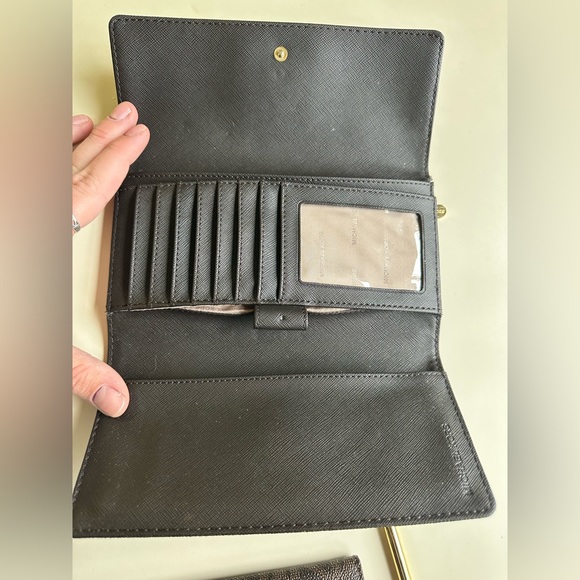 Michael Kors Jet Set Checkbook & Wallet Set Brown - Picture 5 of 7